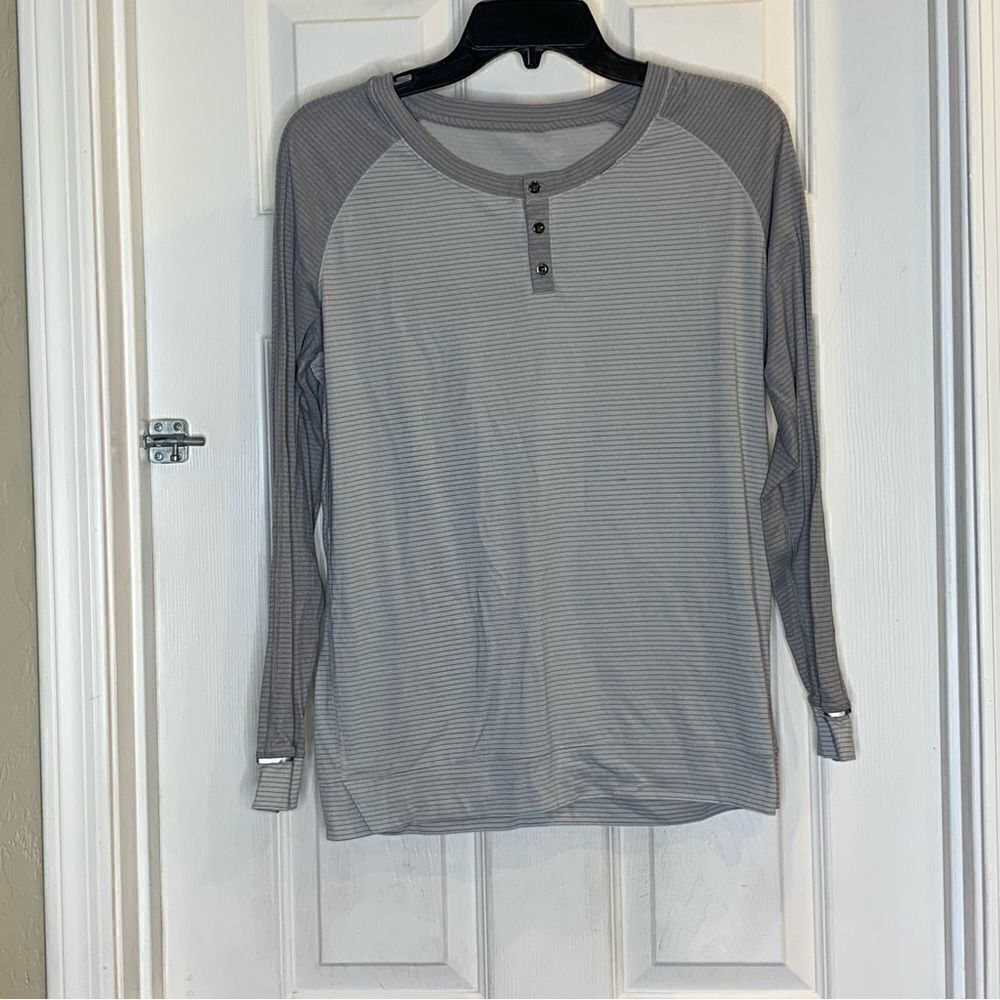 Lululemon Runamuck Long Sleeve Heathered Light Grey Heathered Size 12